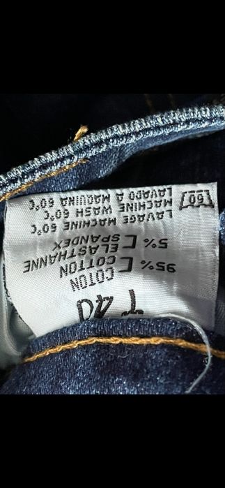 Дамски дънки с лека бродерия