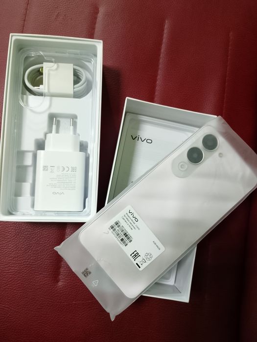 Продам смартфон Vivo Y 04