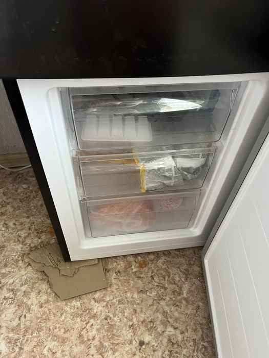 Холодильник 1 неделя пользования