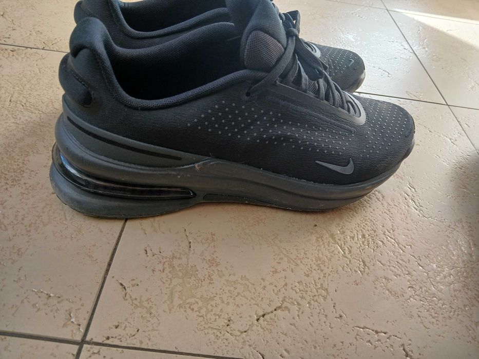 Продавам маратонки Naik