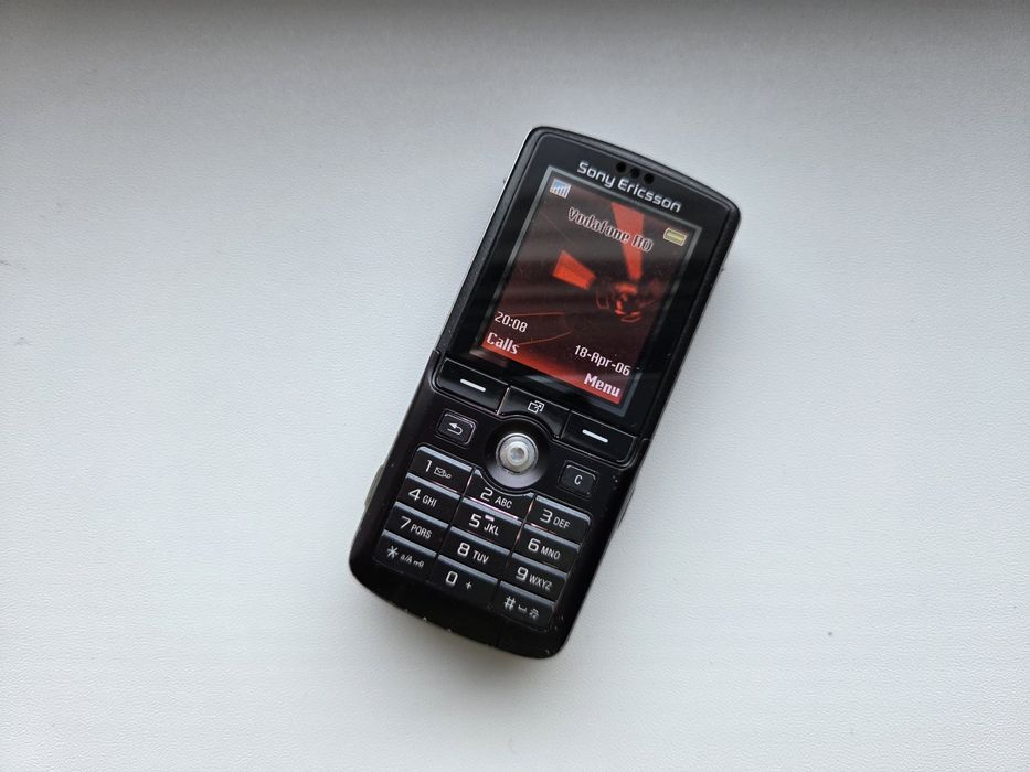 Sony Ericsson K750i - telefon simplu cu butoane