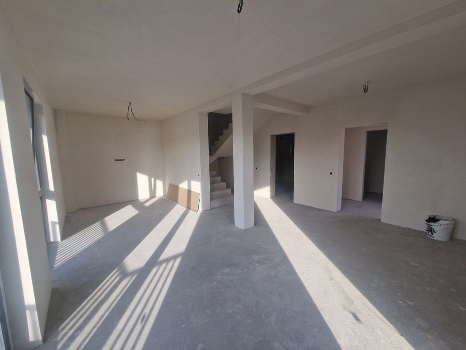 Se vinde unitate de duplex, Dezmir