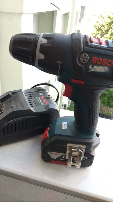 Винтоверт Bosch GSR professional  комплект батерия и зарядно  150