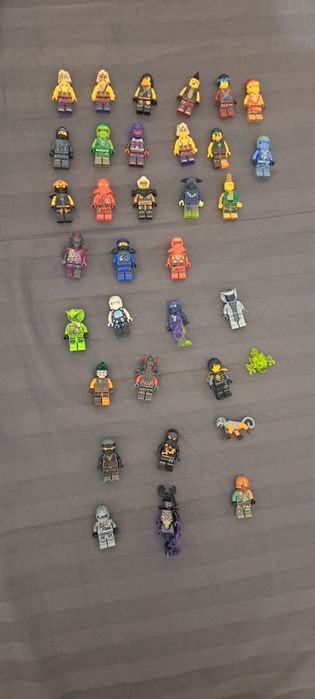 Vând minifigurine Lego Ninjago