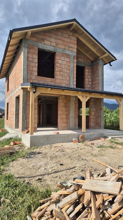 Casă P+1 de vânzare – la roșu