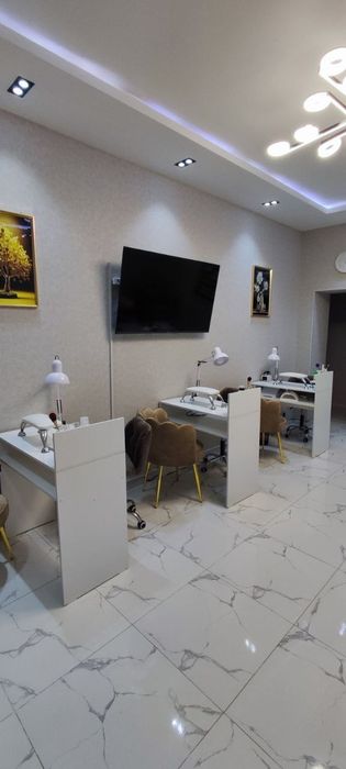 Полностью продается мебель для салона красоты.