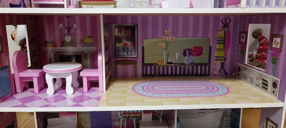 Къща за кукли с обзавеждане