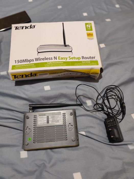 Router Tenda și două routere TPLink utilizate