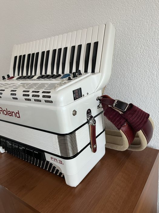 Дигитален акордеон Roland FR-3s Бартер