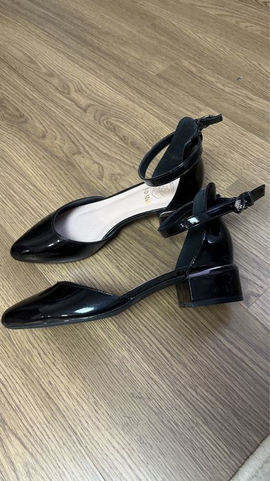 Балетки лакированные