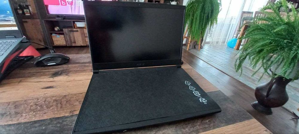 Геймърски лаптоп MSI