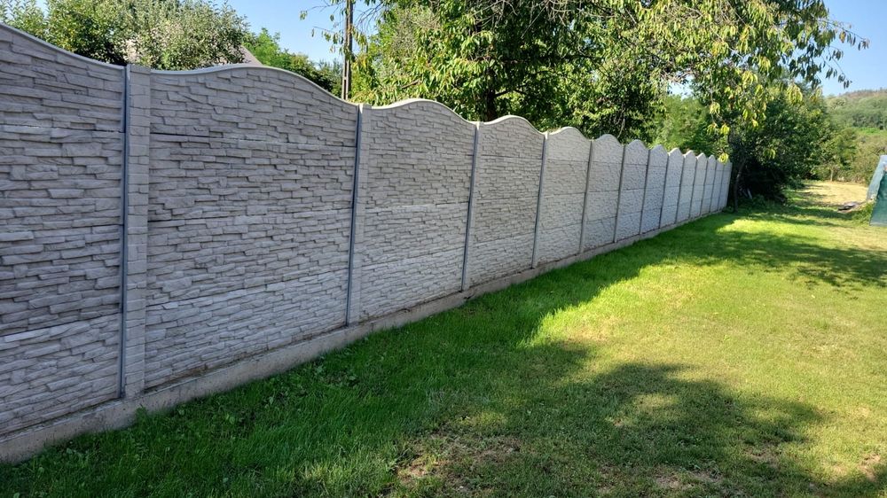 Gard din placi de beton prefabricate