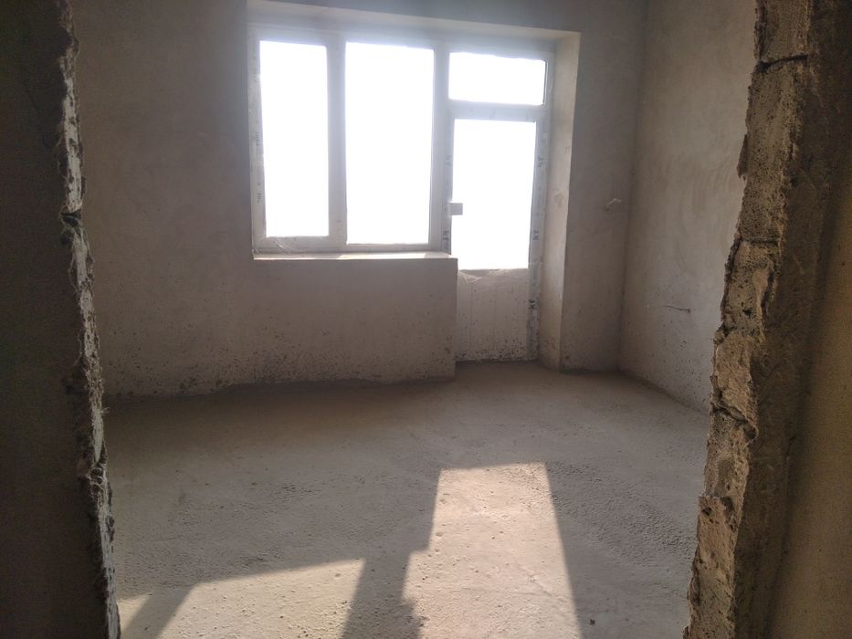 Kvartira sotiladi 2 xonalik 80 kvm