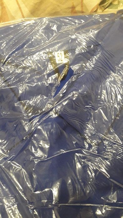 Продавам работни дрехи, чисто нови