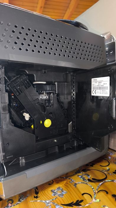 Кафеавтомат Saeco sm6580/10 със 19месеца  оставаща гаранция