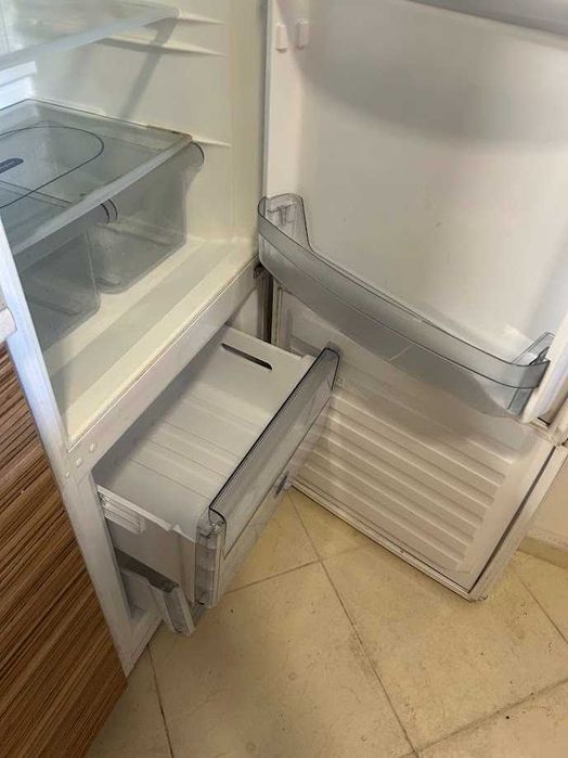 Хладилник с долна камера Whirlpool