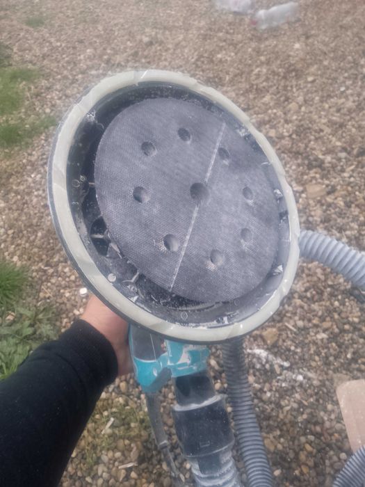 Vand  scule toate la același preț