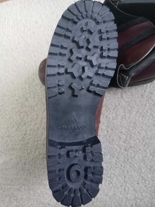 Продавам работно - туристически обувки