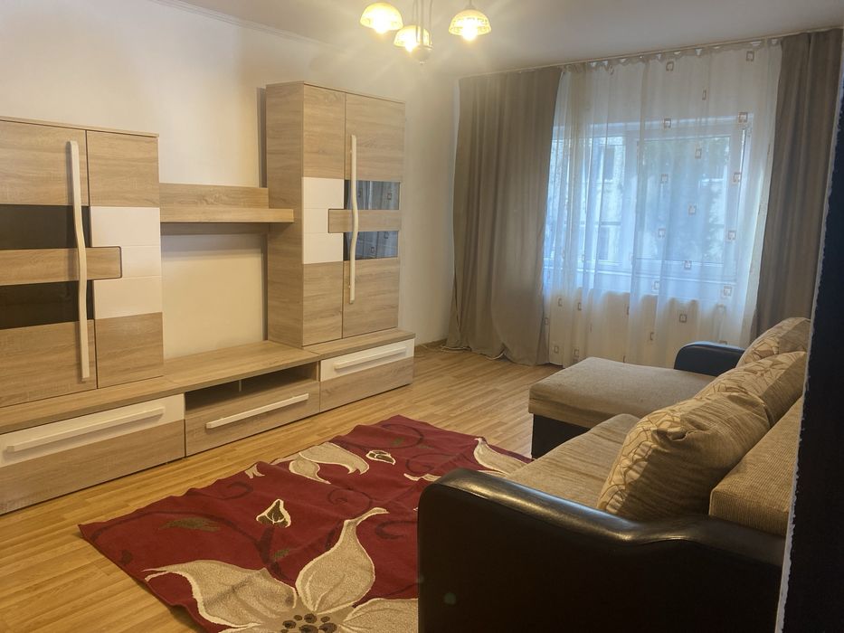 Inchiriez apartament cu 3 camere