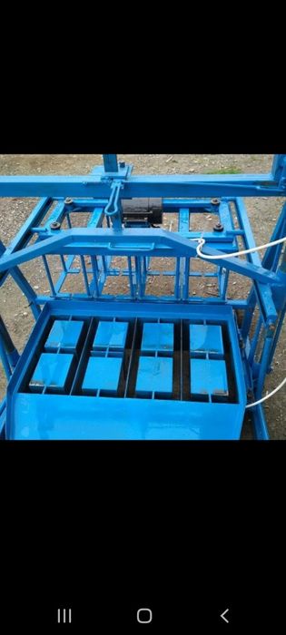 В Фергане Продаётся Станок по производству Шлакаблоков.