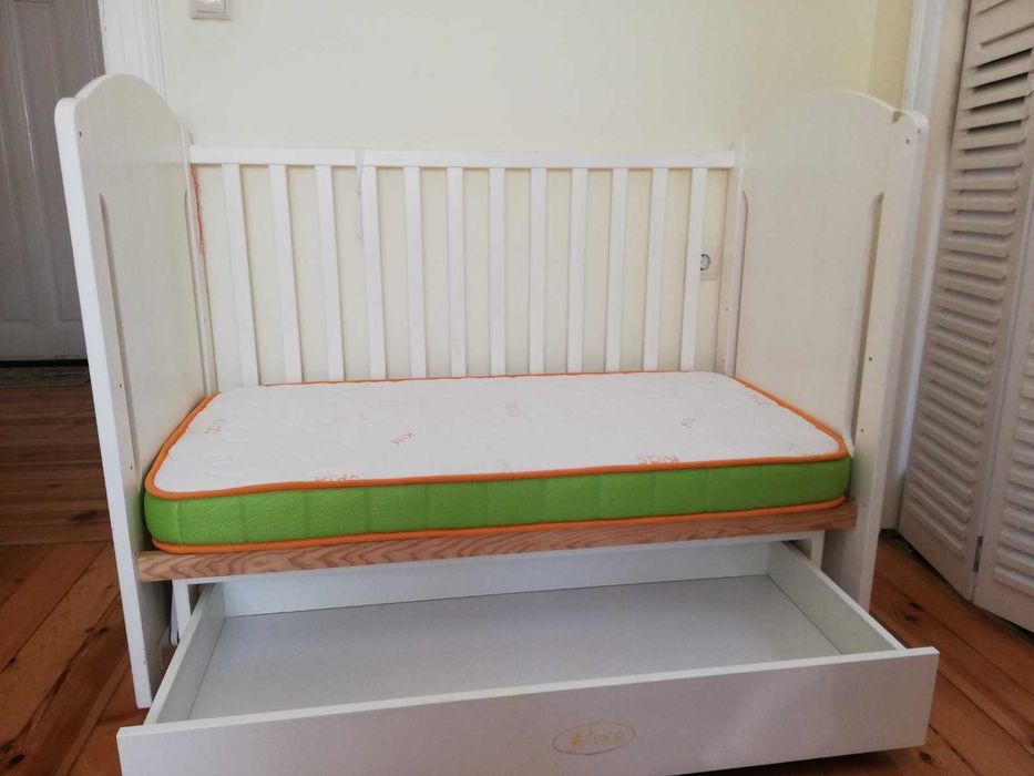 Легло Arborio с люлеещ механизъм и подарък матрак