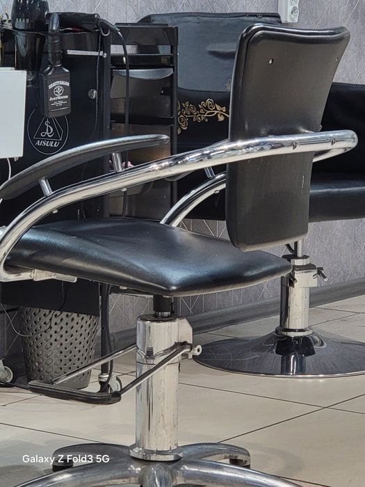 Продам мебель для салона срочно!