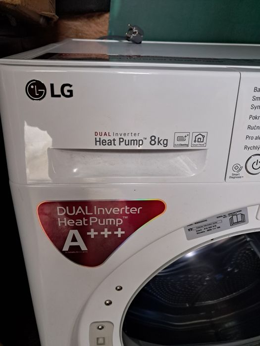 Vînd uscător de rufe LG.