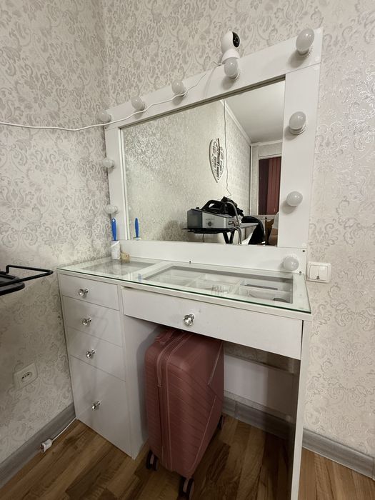 Столик визажиста