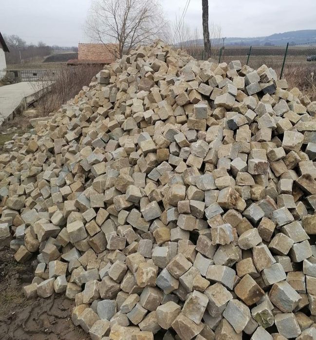 Piatra cubica (asigur transport si montaj oriunde în tara)