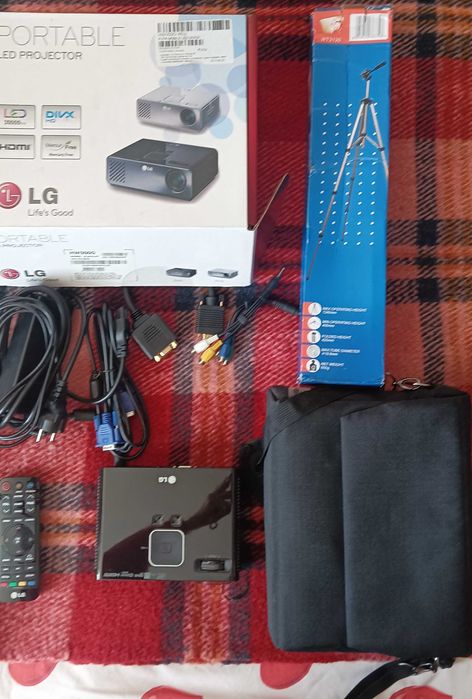 LG Projector мултимедия + проекторен екран