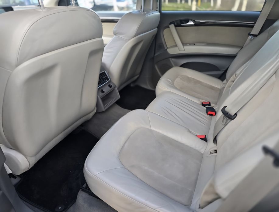 Vand Audi Q7 an 2007,3000 diesel 7 locuri impecabil