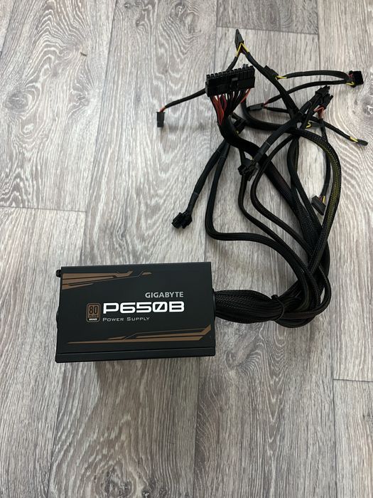 Блок питания Gigabyte P650B
