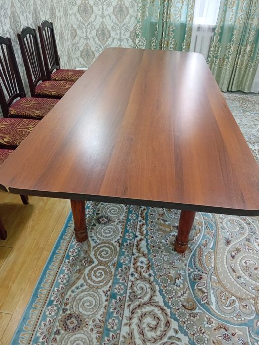 Продам стол гостиный