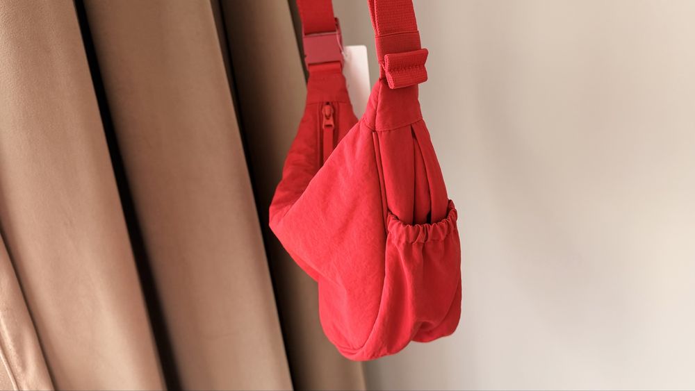 Сумка Uniqlo красная