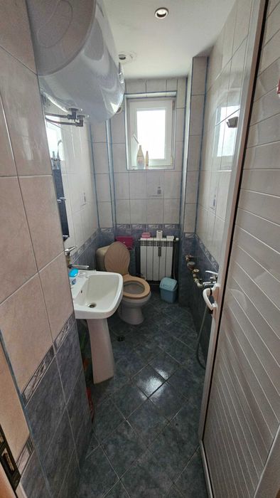 2042-Двустаен тухлен апартамент с ТЕЦ в кв. "Възраждане" - снимка 2
