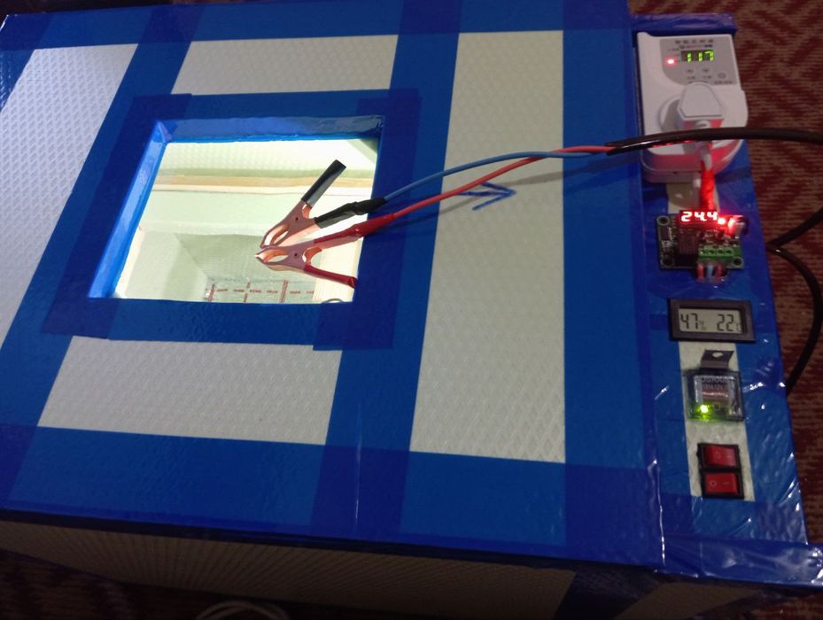 Inkubator 60 tali 12/220v ishlaydi