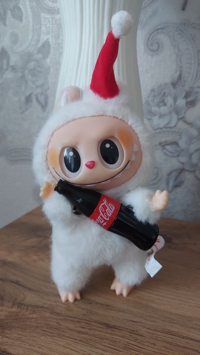 Лабубу из серии "Coca-Cola"