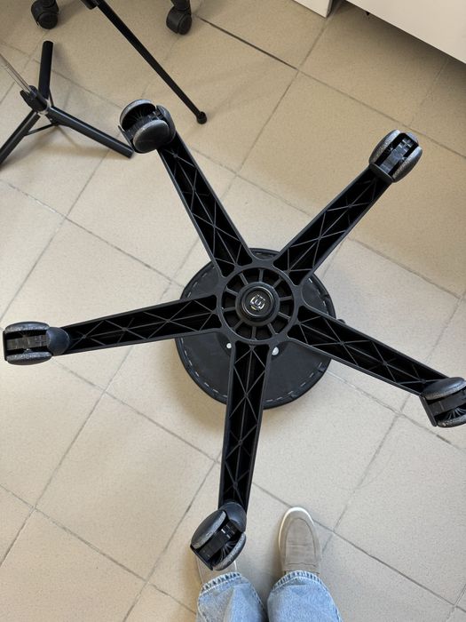 Стул на колесиках