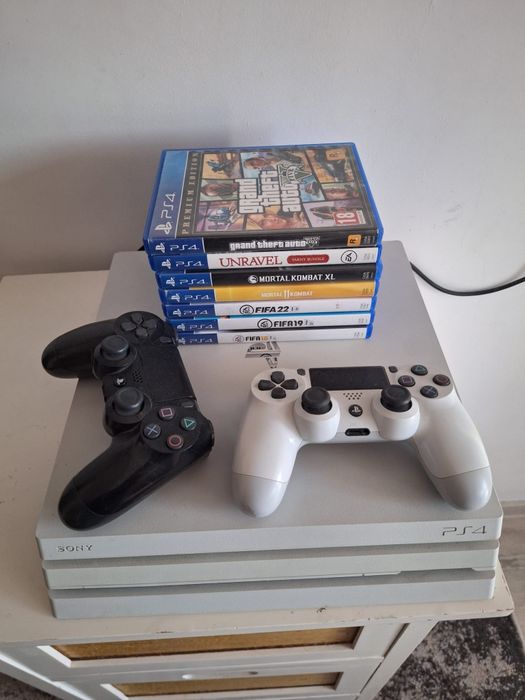 Playstation 4 Pro 1TB+2 controlere