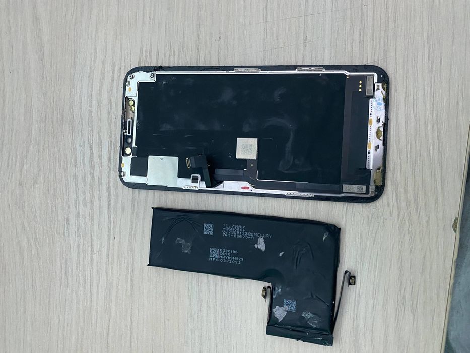 Продам запчасти на айфон 11