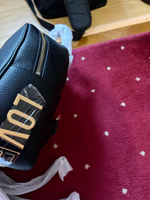 Ghiozdan nou cu eticheta Moschino