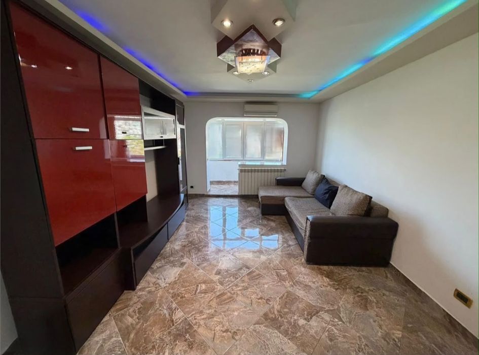 Proprietar vind apartament cu 2 camere,etaj 2