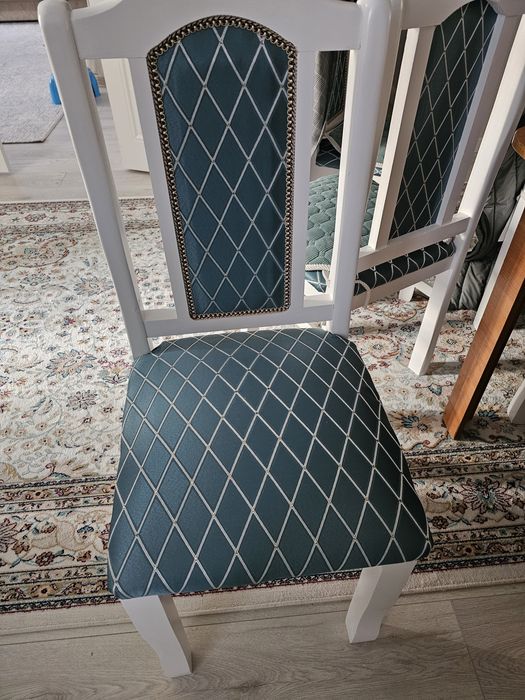 продаю стулья новые