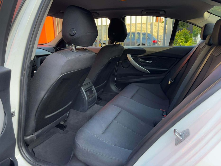 Bmw Seria 3  2.0d 116 Cp 2013 Euro 5 Automat | Senzori parcare | Inmatriculat | Finantare |