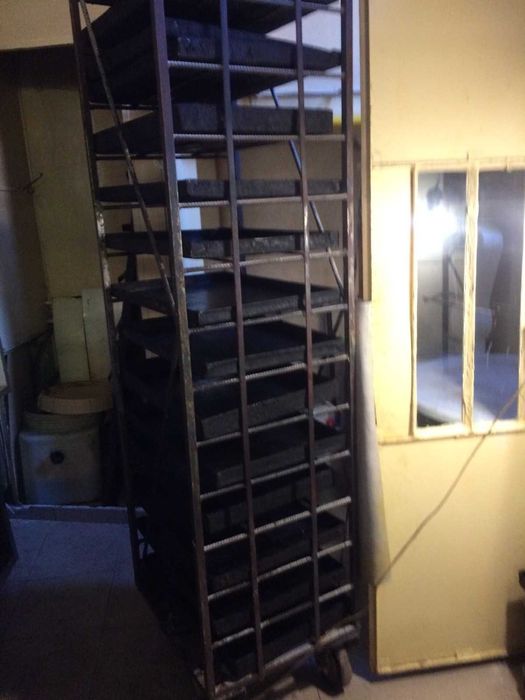 Колички за тави за закуски