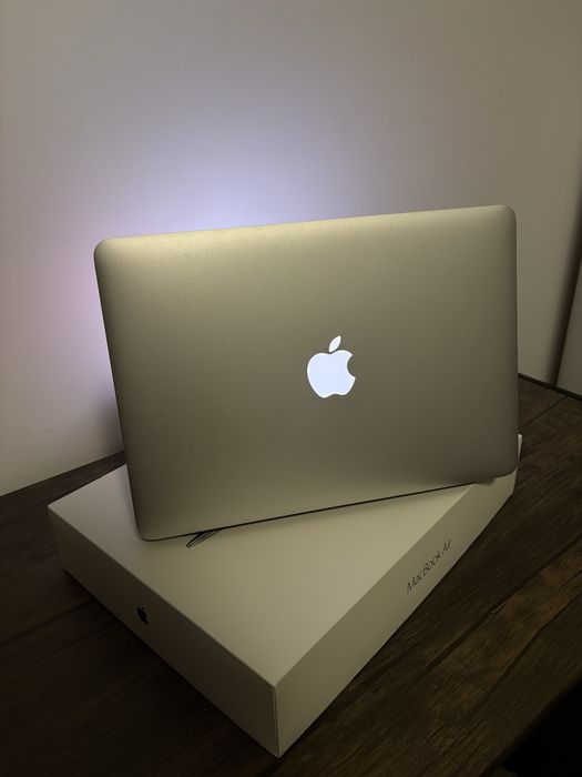 MacBook Air 13” 2013 • 8GB RAM • 128GB SSD • Stare foarte bună