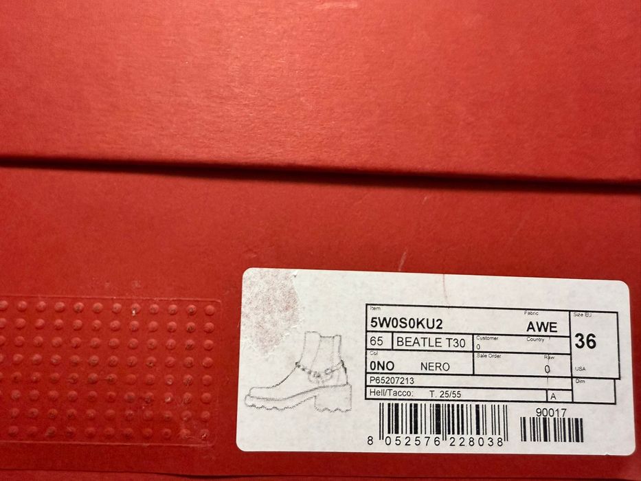 Ghete Valentino Garavani marimea 36 Noi originale din Outlet Barcelona