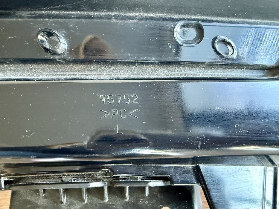 Nissan Ariya LED W5752 ляв 21+