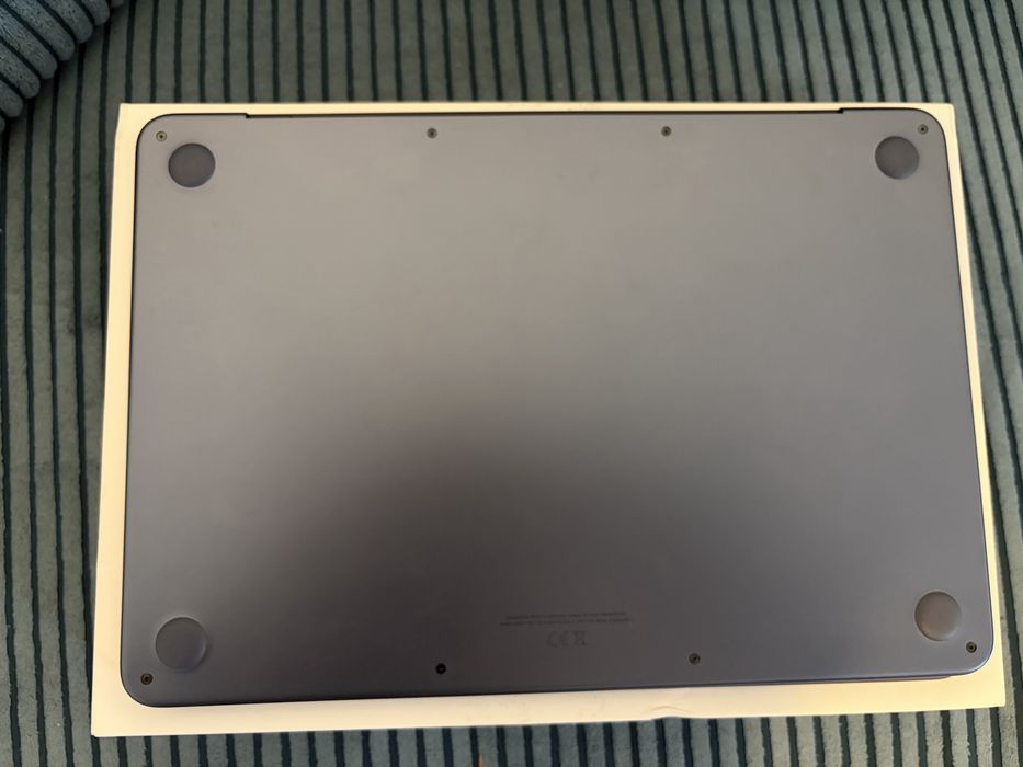 Macbook Neo Indigo 512gb 29 cicluri de incarcare