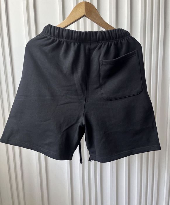 *NOU* Pantaloni Scurti Essentials - Verificare Colet